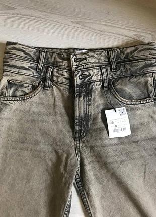 Джинсы из zara, серые, синие и другие черные с нарисованным черепом ( череп нарисован красками)