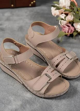 Новые женские босоножки