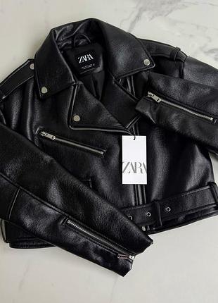 Косуха zara чорного кольору xs дефект