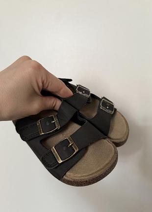 Чорні сандалі 25 розміру