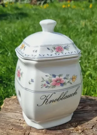 Гарна ємність, банка для зберігання часнику.