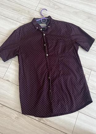 Чоловіча рубашка у бордовому кольорі