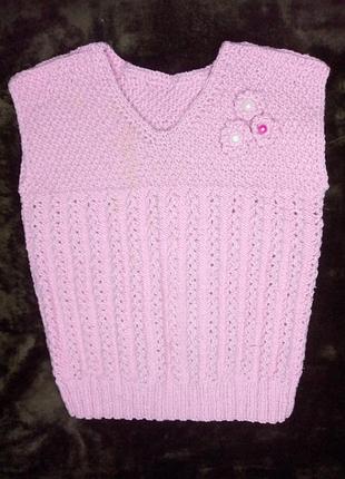 Безрукавка для дівчинки в'язана з вовни.
