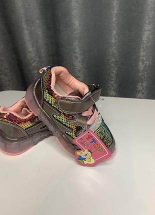 Детские кроссовки от 21-26 размер подошвы светится