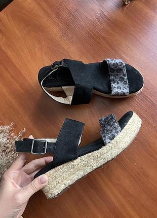 Босоніжки сандалі плетені