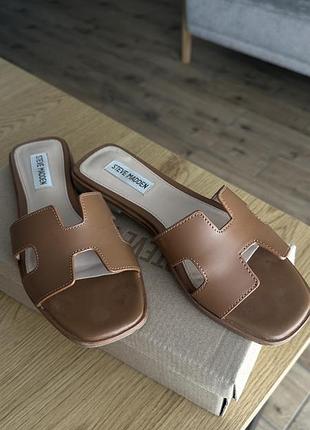 Жіночі шльопки тапки steve madden hadyn cognac оригінал