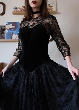 Винтажное готическое платье с кружевом