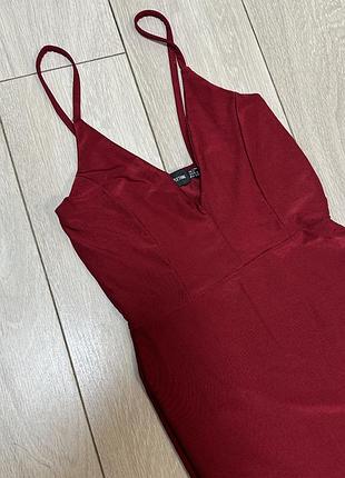 Мини платье платье короткое красное с вырезом декольте