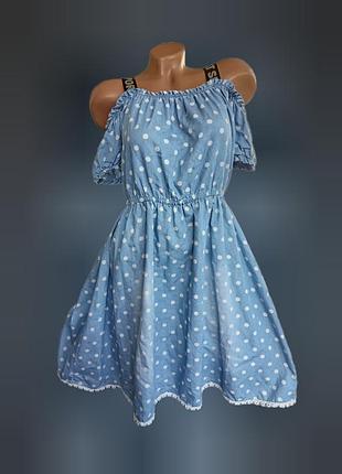 Платье в горох с открытыми плечами молодежное