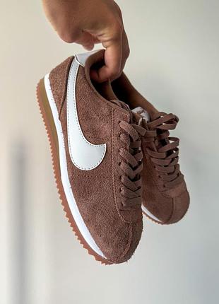 Крутезні жіночі кросівки nike cortez vintage brown suede коричневі