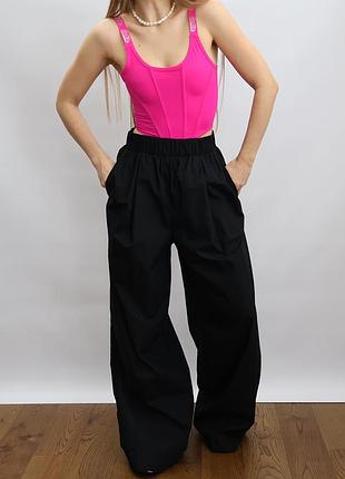 Более длинные широчезные спортивные штаны