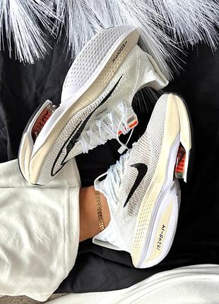 Женские кроссовки nike, размеры :36-41,1в1 к оригиналу,материал : сквозная сетка,подошва :баллон,пенка