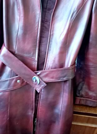 Пальто шкіряне бордо