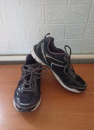 Кроссовки женские