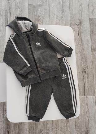 Костюм детский спортивный adidas серый 12 месяцев
