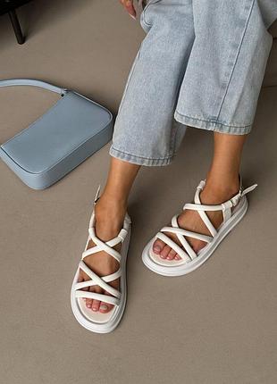 Натуральні шкіряні босоніжки з ремінцями, переплетами, на платформі, жіночі білі літо