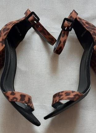 Босоніжки new look