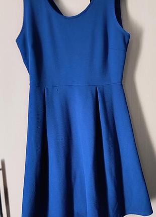 Сукня без рукавів