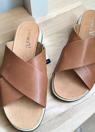 Шкіряні шльопанці