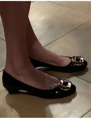 Лаковані балетки prada
