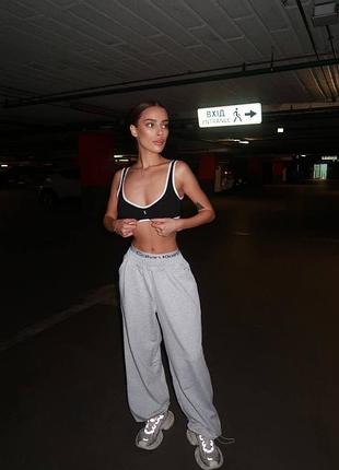 Спортивні штани жіночі оверсайз з лого резинкою xs s m l class