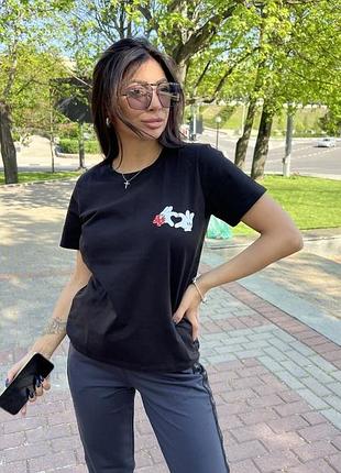 Футболка жіноча з принтом базова футболка чорна біла