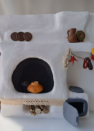 Украинская печь с кувшинами, полотенцем и колбасками
(29×40 см, объемная картина-панно)