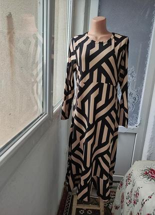 Сукня з геометричним малюнком