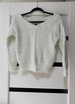 Білий теплий пухнастий светр