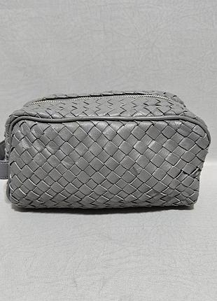 Красива шкіряна косметичка manor