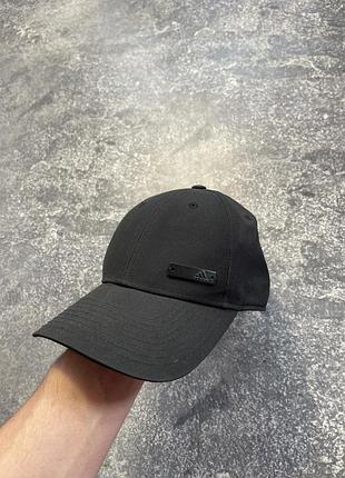 Кепка adidas metal logo