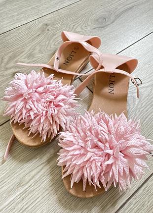 Босоніжки в хорошій якості, 37 розмір