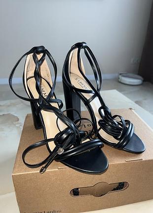 Босоніжки жіночі