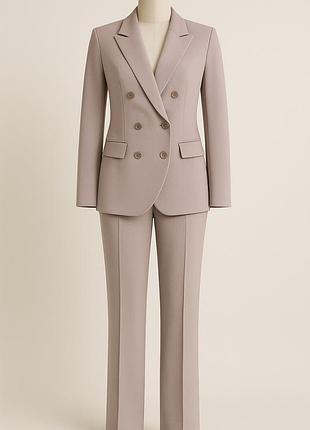 Новий костюм українського бренду фешіоніста