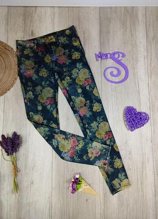Женские джинсы zara облегчённые с цветочным принтом размер s (44)