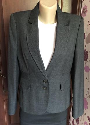 Красивый пиджак в клетку