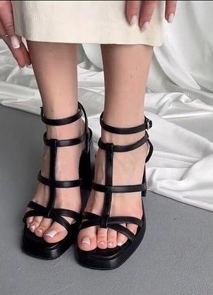 Босоножки женские черные на каблуке