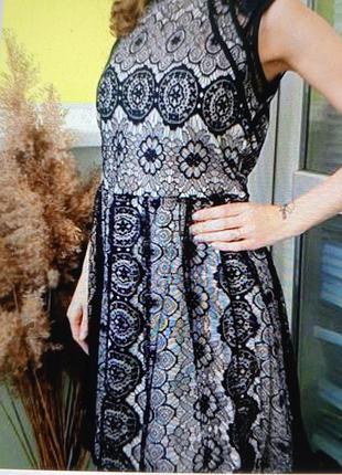Чорное кружевное платье с бежевой подкладкой. 46-48 . длина по спине 86.