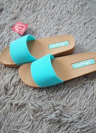 Шльопанці жіночі р/р 37(устілка 22,5см).