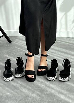 Стильні жіночі босоніжки на танкетці у чорному кольорі 🤩