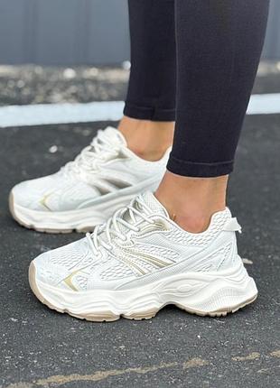 Женские кроссовки