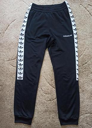 Мужские брюки adidas.