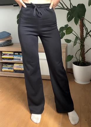 Штани чорні прямі на резинці