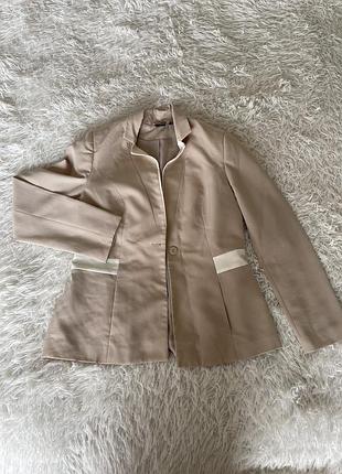 Бежевий піджак