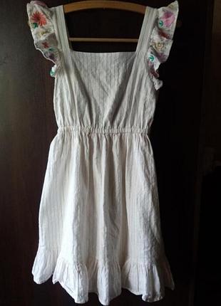 Гарнесенький сарафан на девочку 11-12 лет с вышитыми плечиками