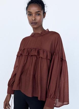 Zara женская блузка бордового цвета с оборками