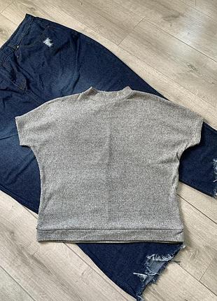 Джемпер тепла футболка сірого кольору розмір 50 52 жіноча стильна