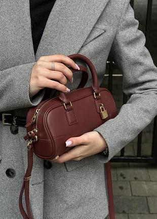 Женская кожаная сумка loewe