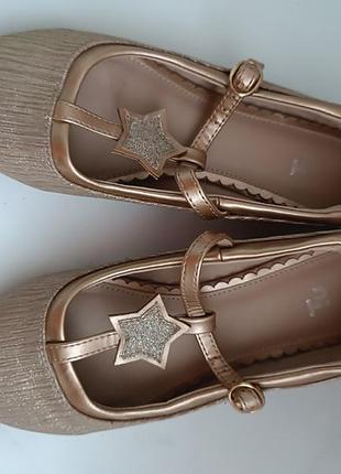 Туфлі для дівчинки