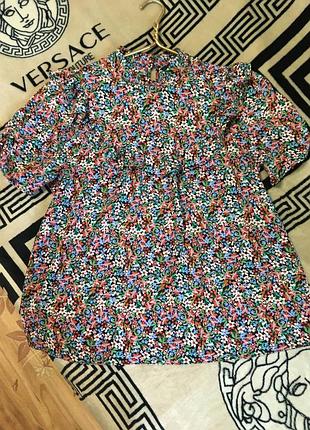 Яскрава блуза